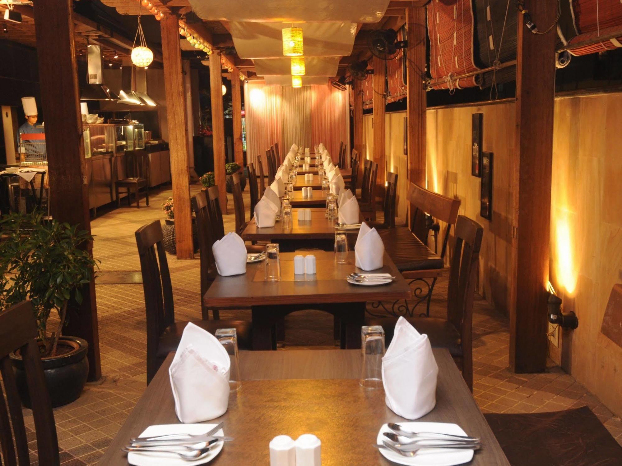 Fariyas , Colaba Bombay